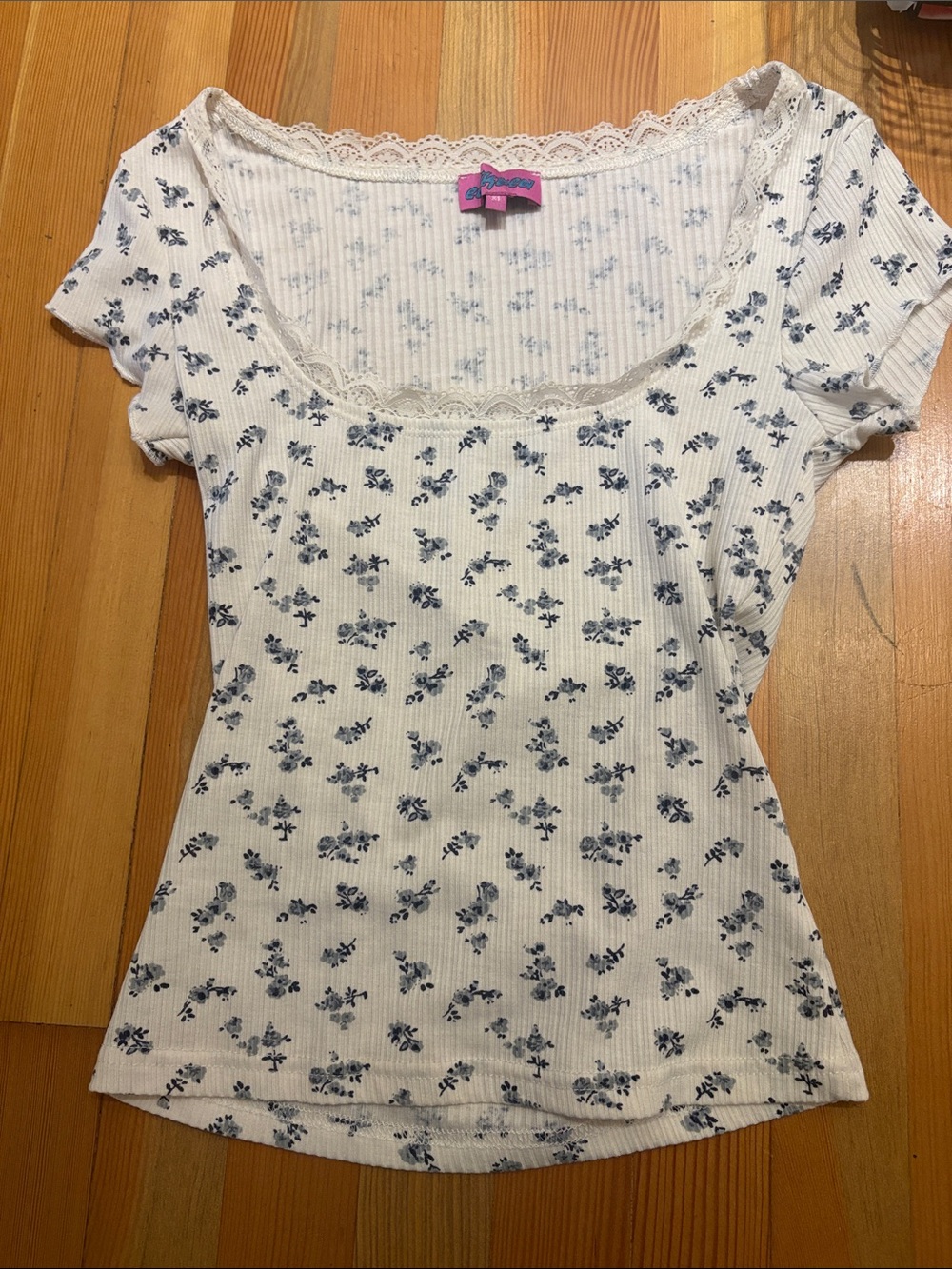 Edikted White Ribbed Scoop Tee with Blue Floral